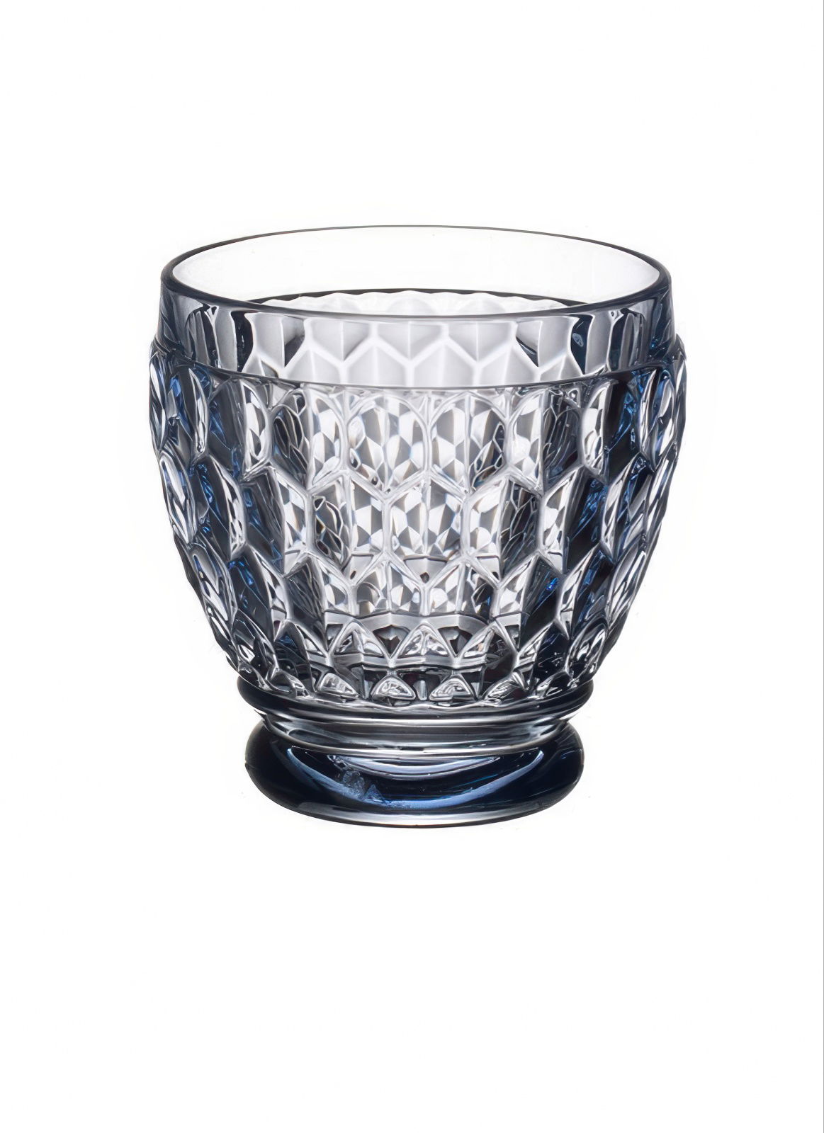 Ein klarer, facettierter Glasbehälter mit runder Form und breitem Fuß, der Licht reflektiert und schimmert.