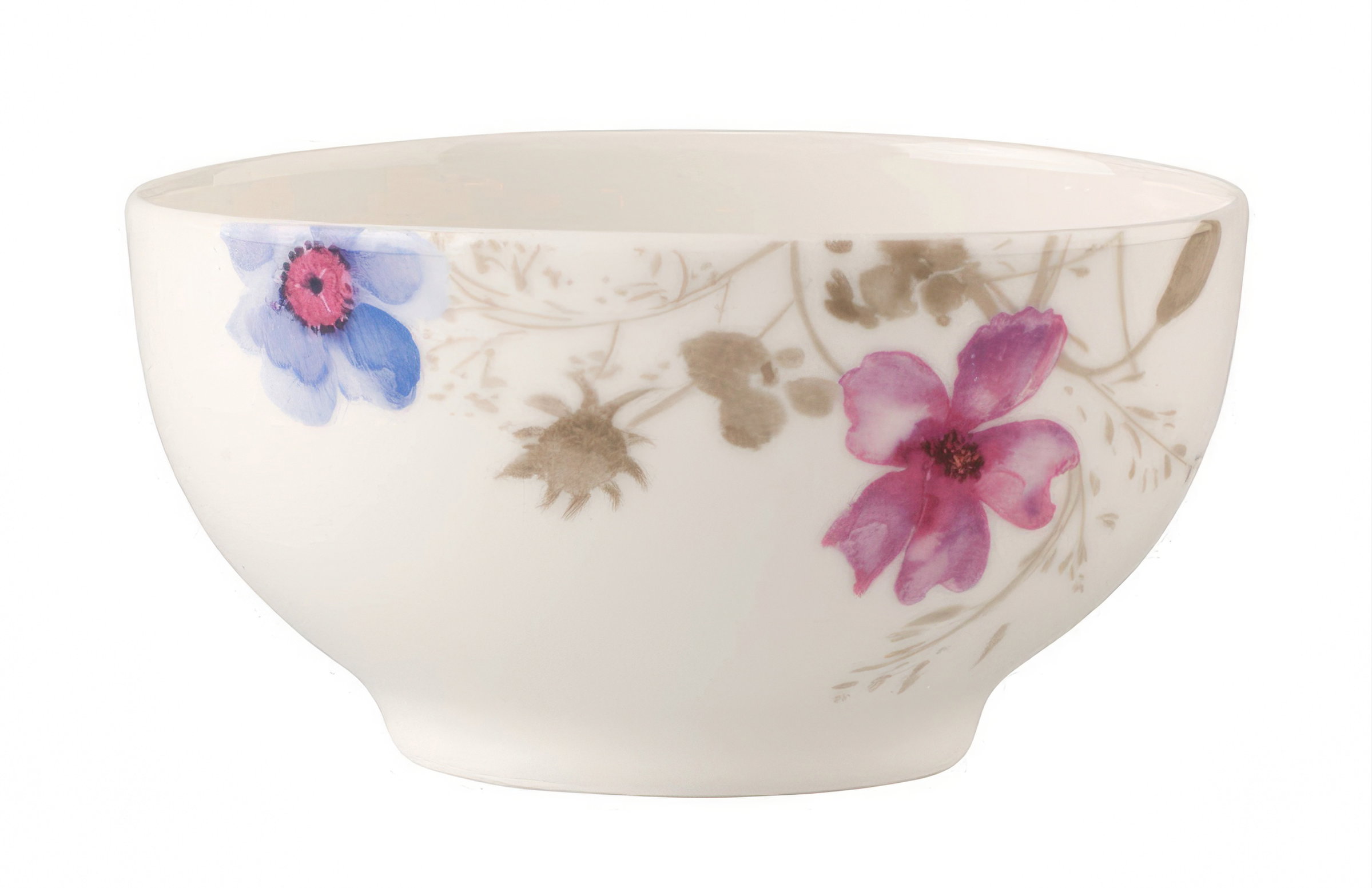 Schlichte Schüssel aus weißem Porzellan mit bunten Blumenmotiven in Blau und Pink.