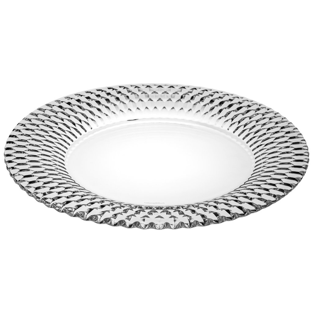 Durchsichtiger Teller mit gewelltem Rand und rautenförmigem Muster. Der Teller hat eine flache, glatte Mitte.