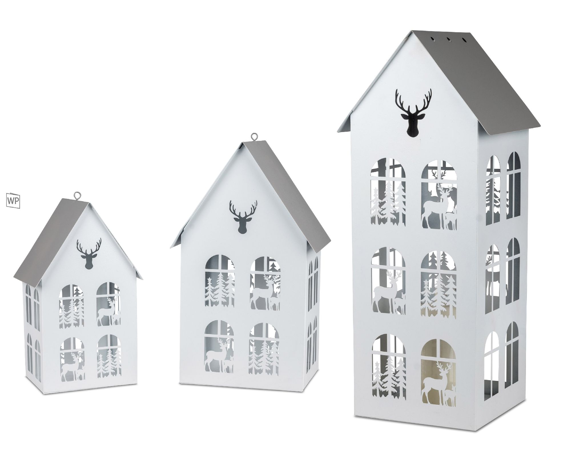 Drei dekorative Häuser aus Metall in Weiß und Silber, mit durchbrochenen Mustern von Tannen und Rehe