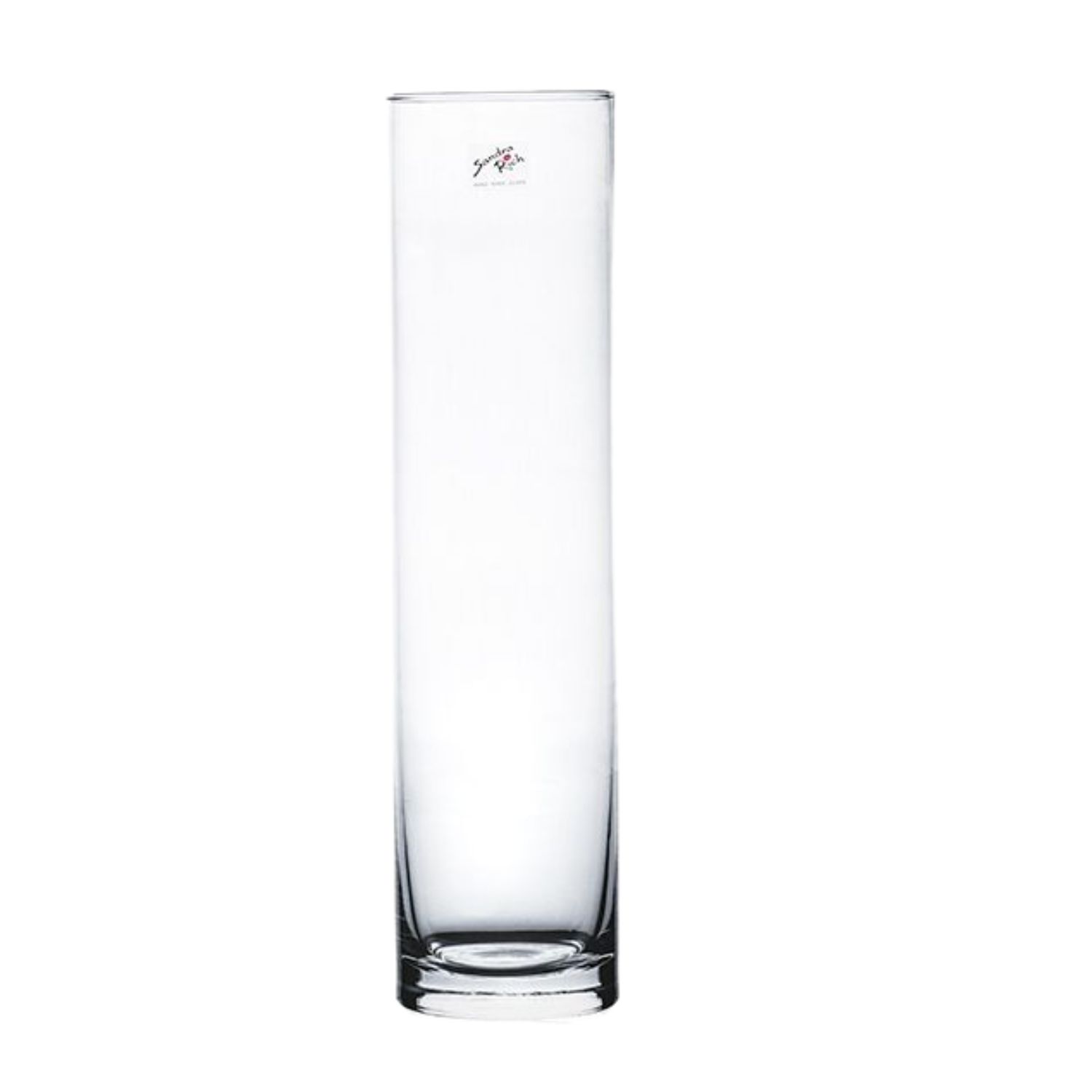 Hohes, schmales, zylindrisches Glas vor weißem Hintergrund