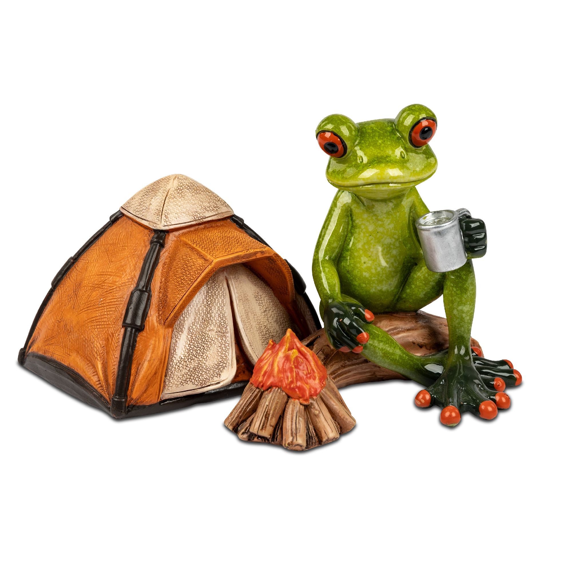 Eine grüne Froschfigur sitzt neben einem Zelt und einem kleinen Lagerfeuer. Der Frosch hält einen Becher in der Hand.
