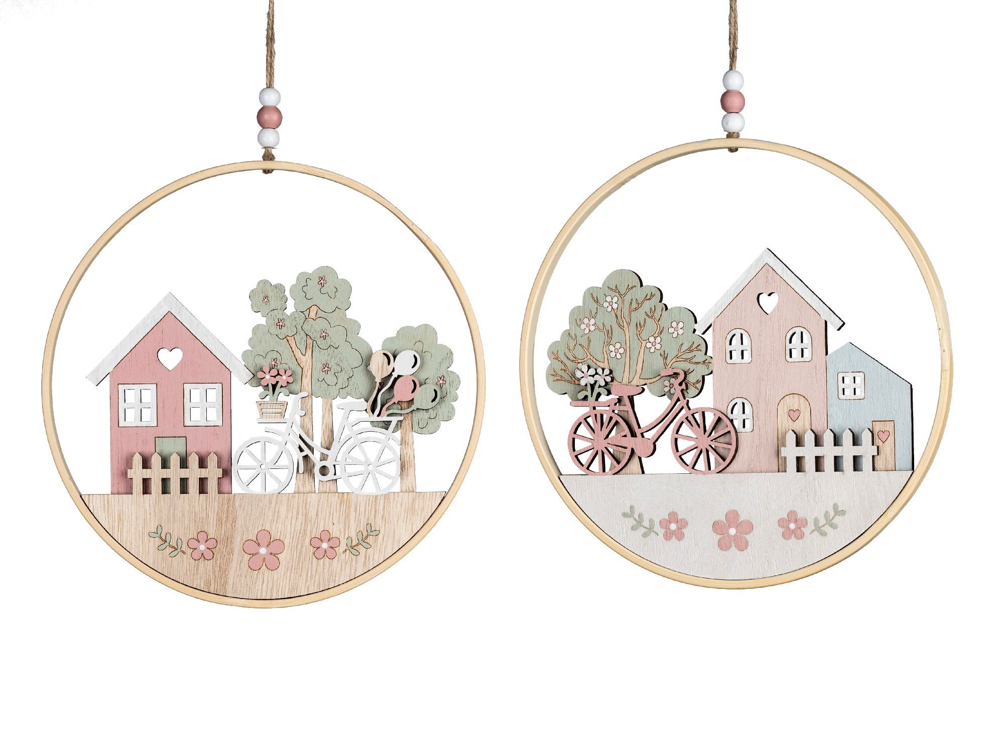 Zwei runde Wanddekorationen mit Häusern, Bäumen und Fahrrädern in sanften Farben, umgeben von Blumen