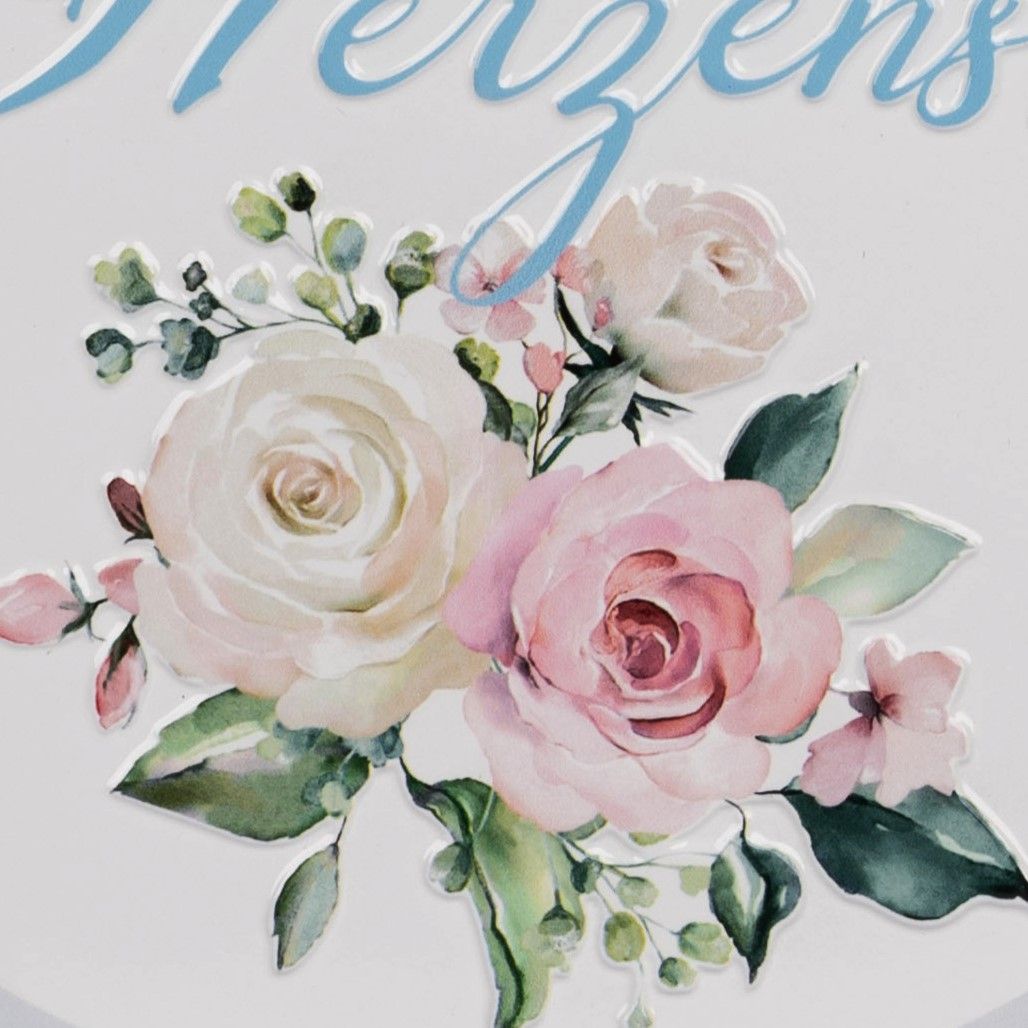 Blumenarrangement mit weißen und rosa Rosen sowie grünen Blättern auf einem hellen Hintergrund. Schriftzug „Herzens“.