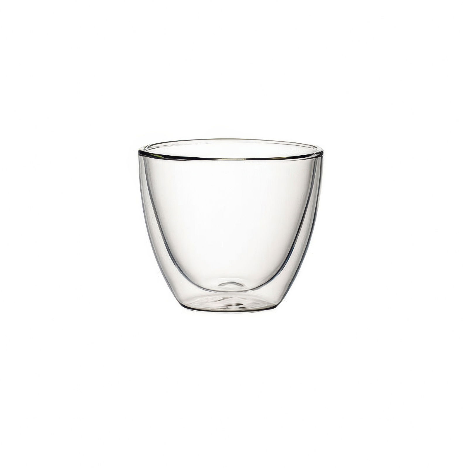 Transparenter, runder Glasbecher mit leicht geschwungener Form und dünnem Rand. Der Becher steht auf einer weißen Fläche.