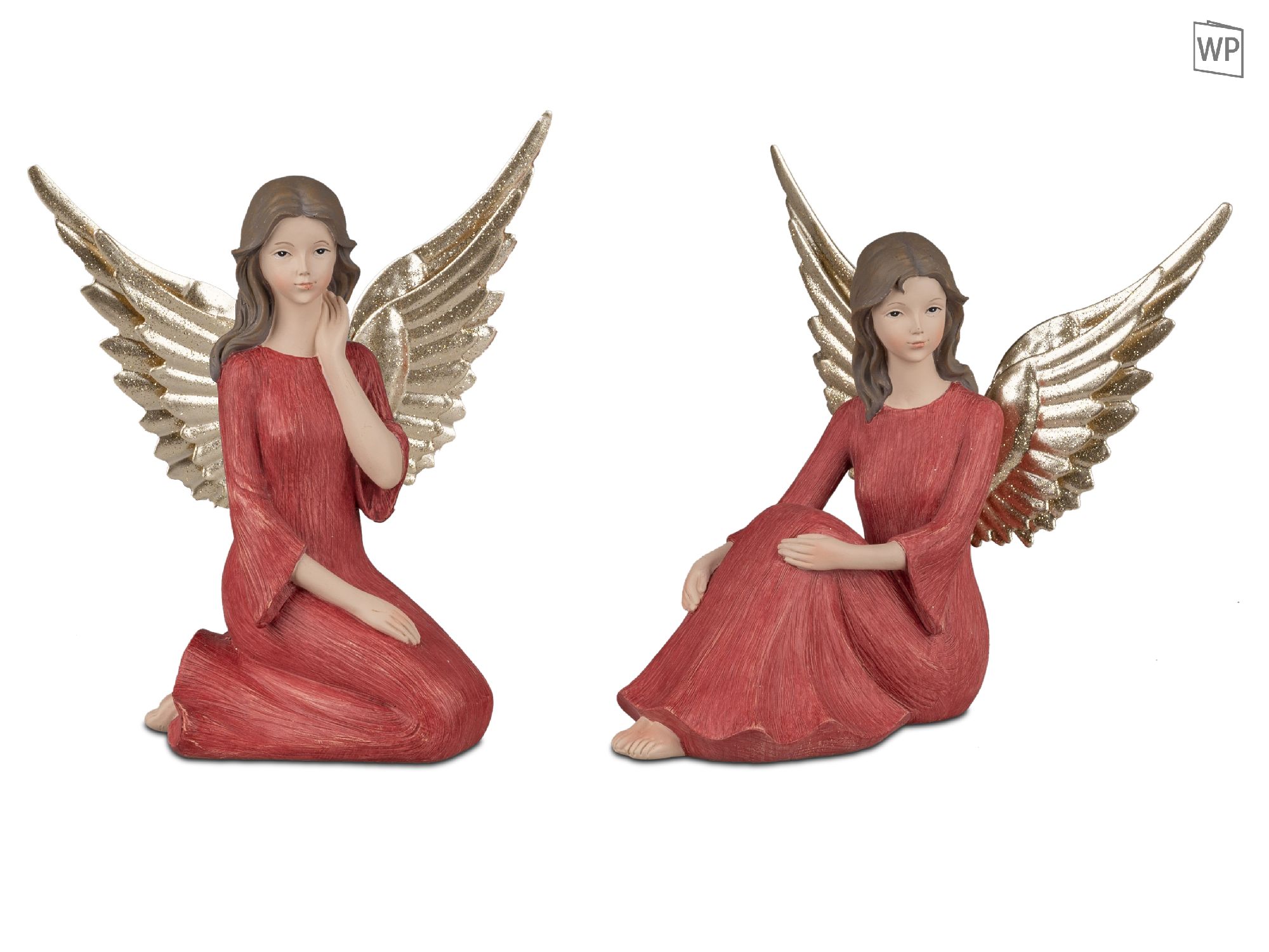 Zwei Engel-Statuen mit goldenen Flügeln, eine kniend und eine sitzend, beide in roten Kleidern.