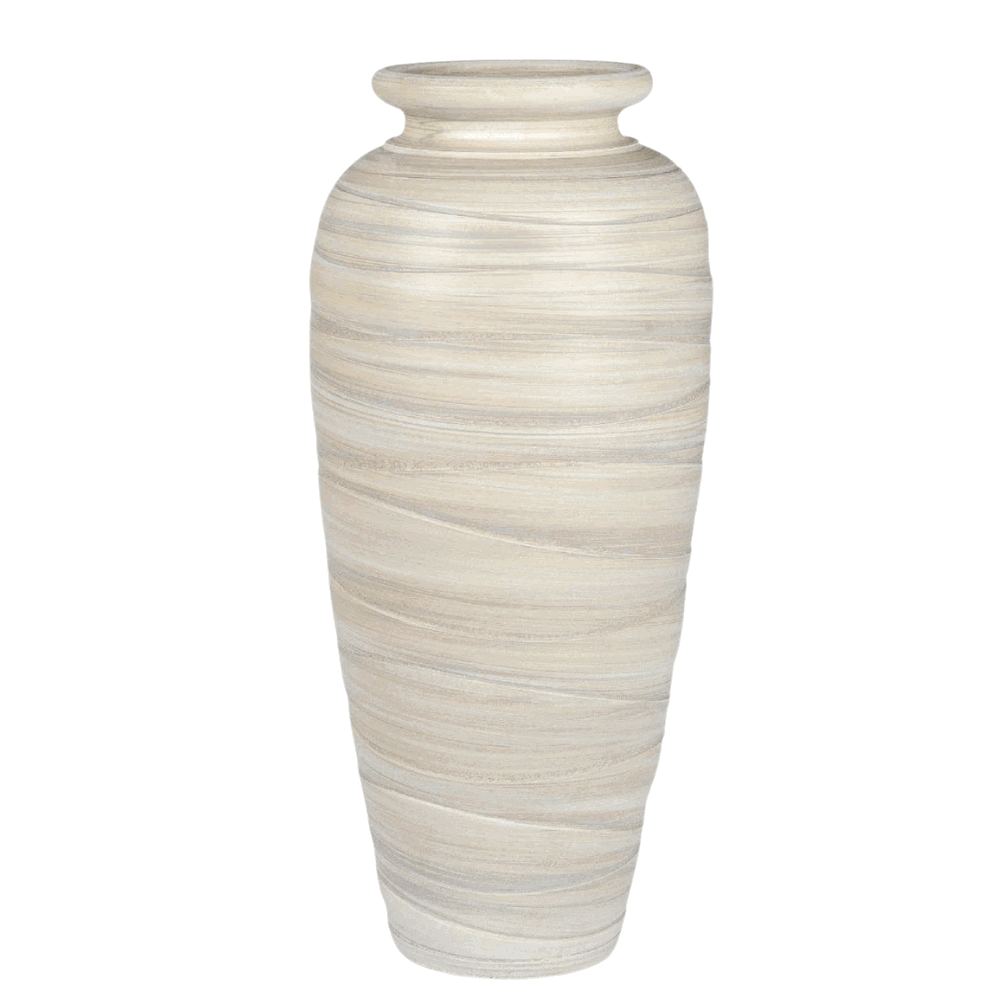 Zwei große, helle Vasen mit spiralförmigen Mustern. Eine Vase ist mit künstlichen Pflanzen dekoriert
