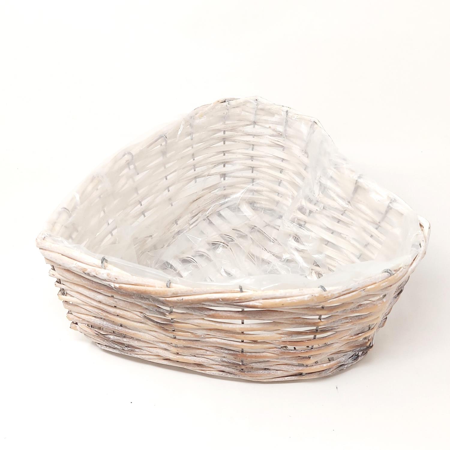 Ein rechteckiger Korb aus geflochtenem Material mit transparentem Innenfutter, auf hellem Hintergrund.