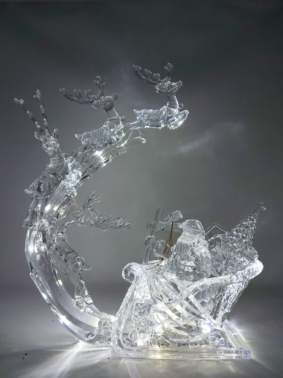 LED Dekofigur SANTA mit Rentieren H. 34cm aus Acryl