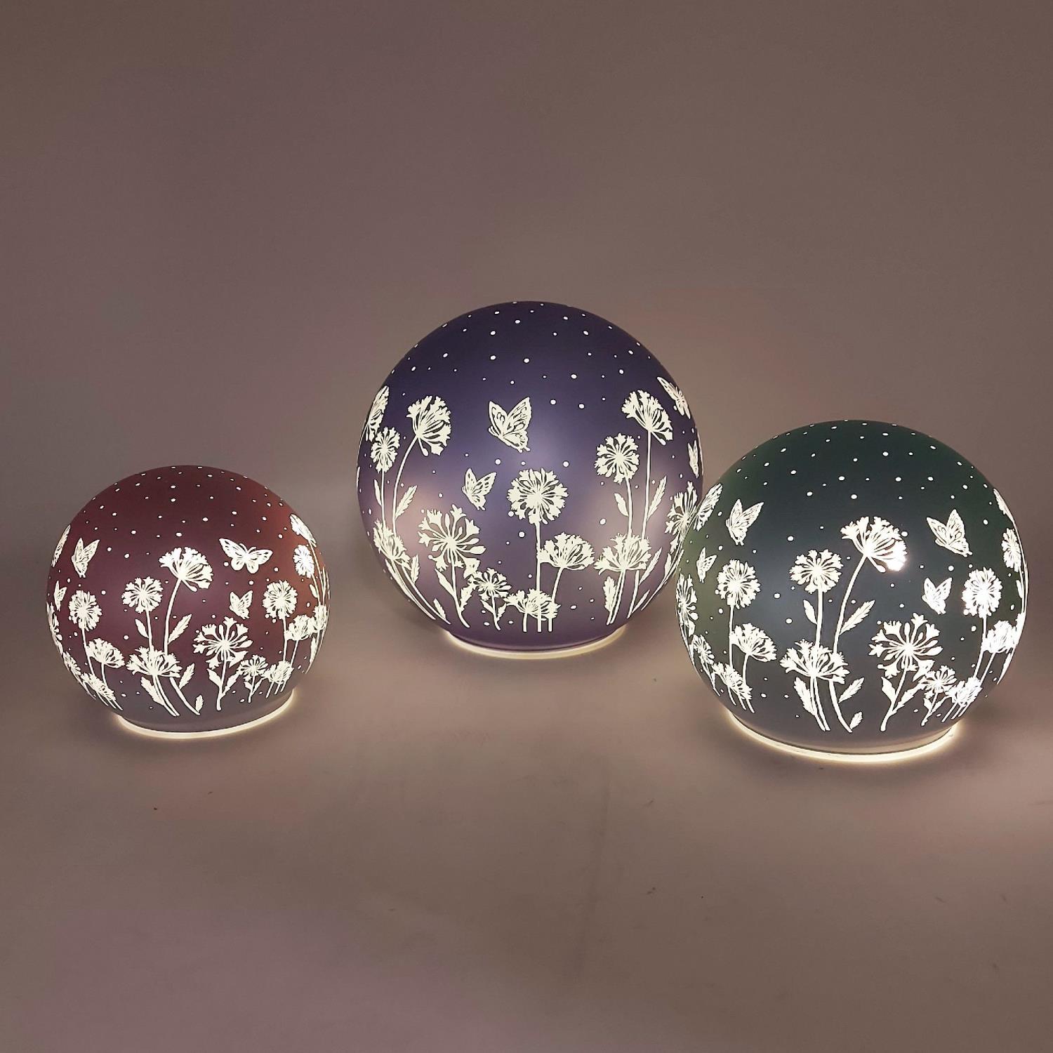 LED Kugellampe BLUMENWIESE D. 12cm pastell lila mit Timer Formano F25