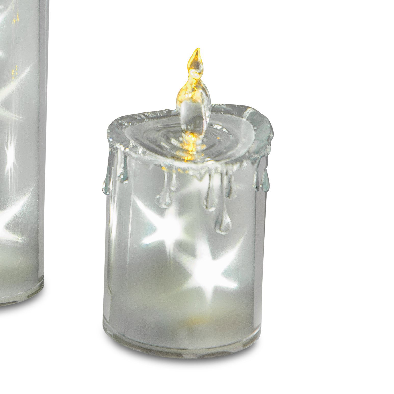 Zwei dekorative Kerzen in transparentem Design mit leuchtenden Sternen und einem goldenen Docht.
