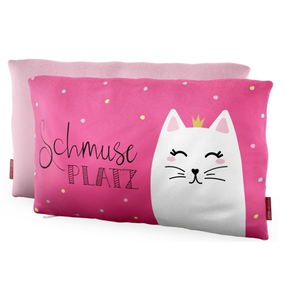 Zwei Kissen in Pink mit einem weißen Katzenmotiv und dem Schriftzug „Schmuse Platz“. Bunte Punkte sind auf dem Kissen verteilt.