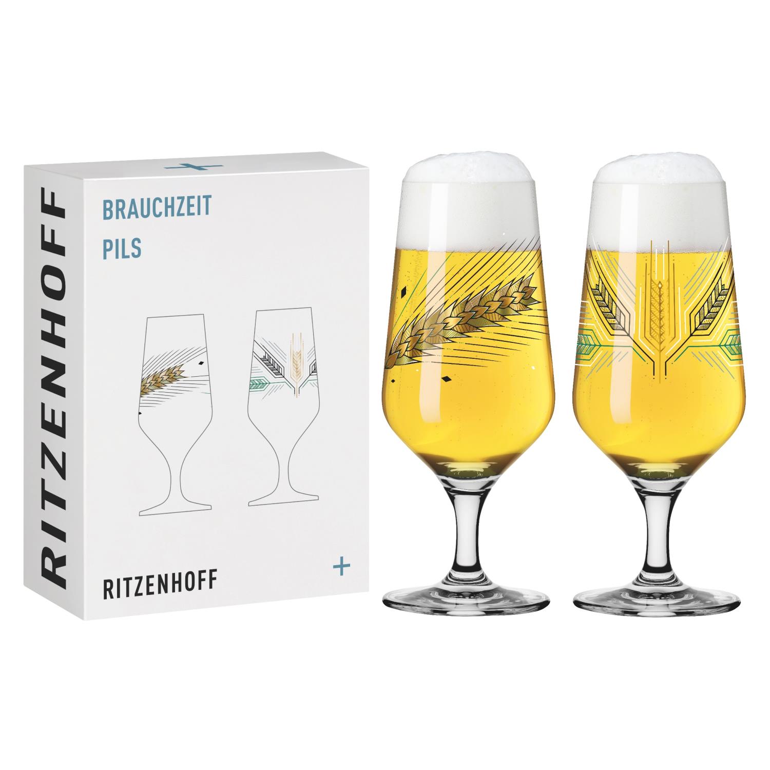 Zwei Pils-Gläser mit dekorativen Mustern und einer Schachtel mit der Aufschrift „Brauchzeit Pils“.