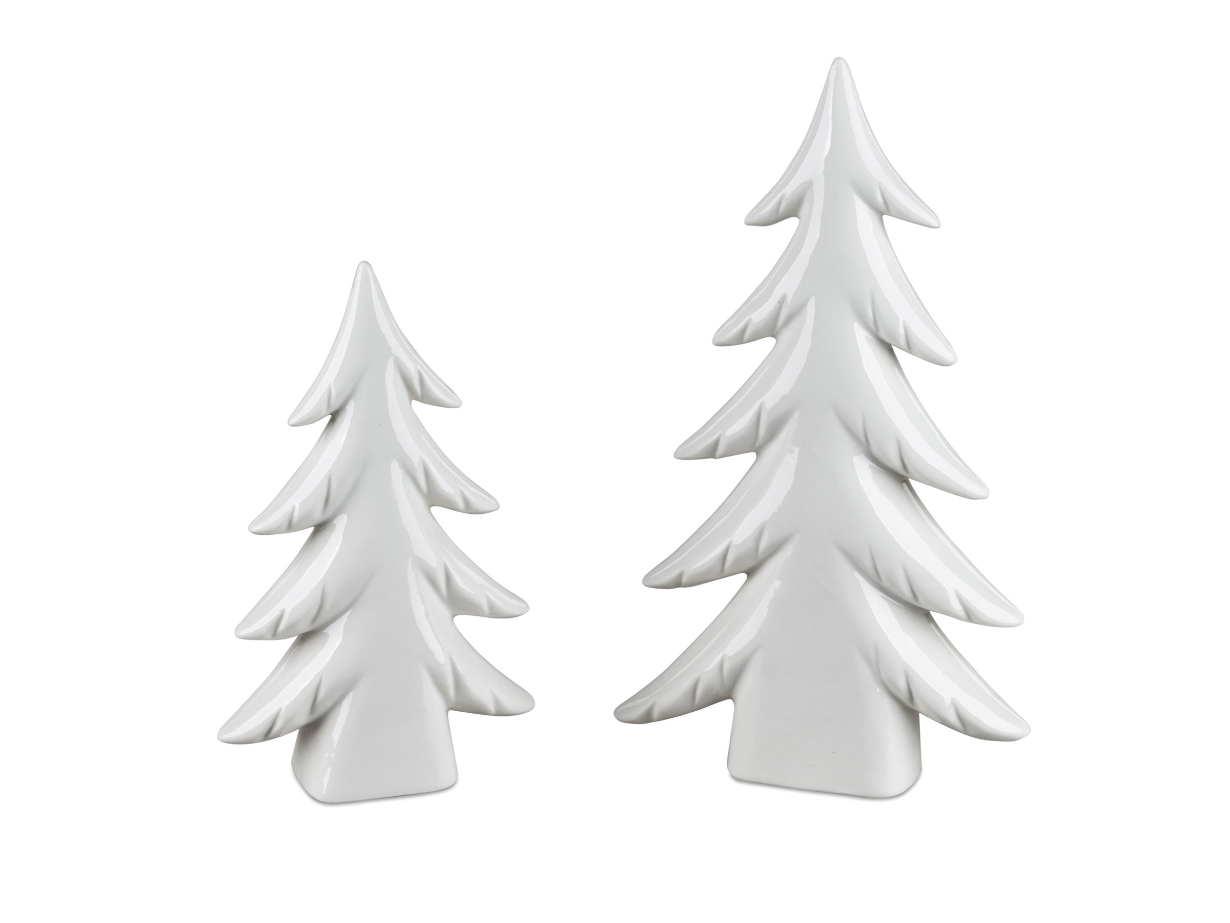 Zwei weiße, dekorative Tannenbäume aus Keramik in unterschiedlichen Größen stehen nebeneinander.
