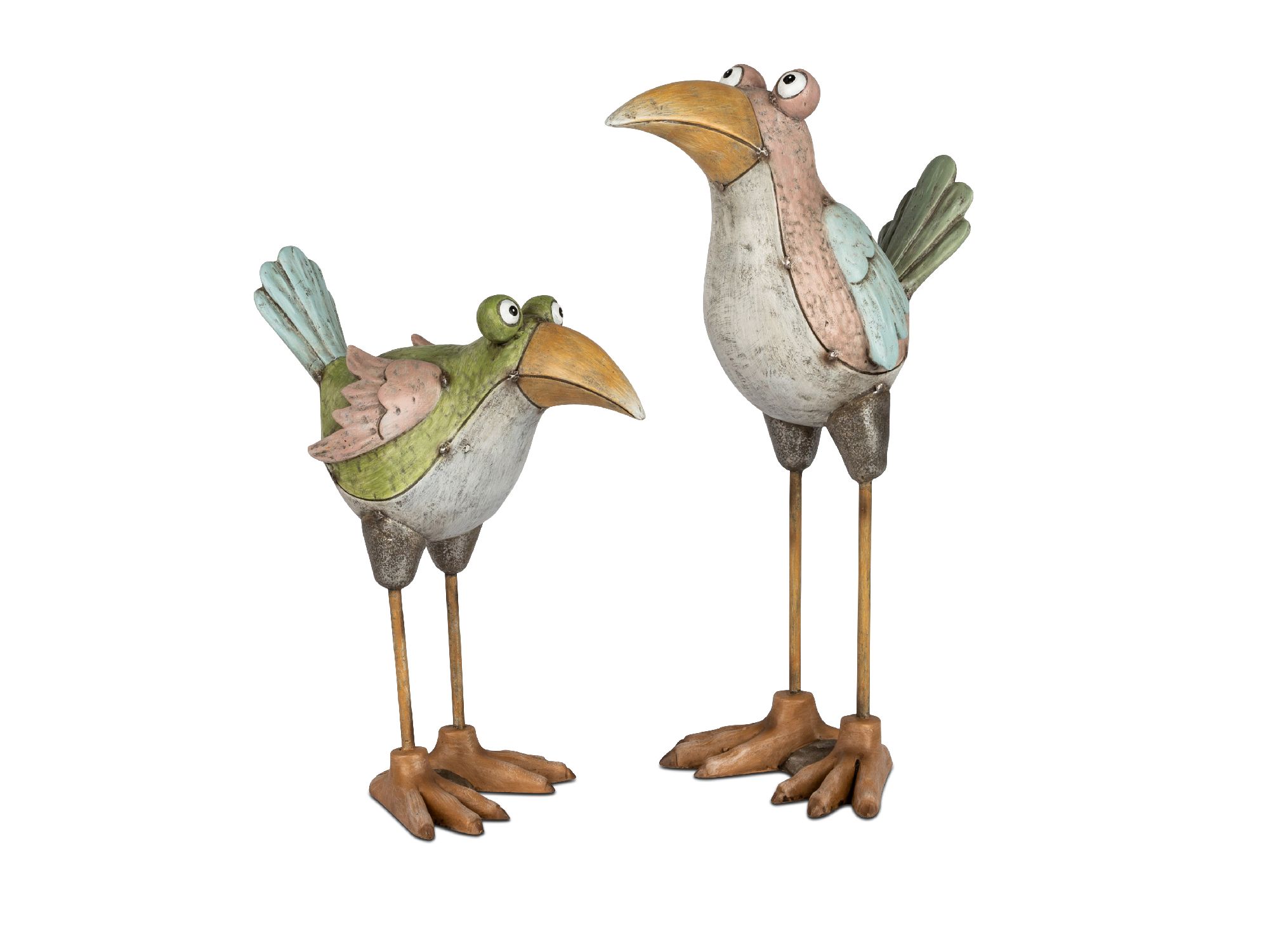 Zwei bunte, stilisierte Vögel aus Metall stehen nebeneinander. Der linke Vogel hat einen grünen Körper, der rechte einen grauen.