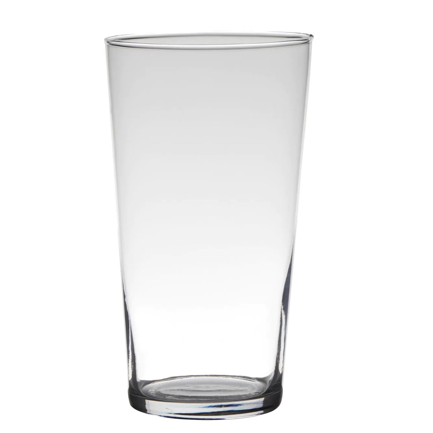 Ein transparenter, hoher Trinkbecher aus Glas, ohne Inhalt, mit geradem Rand und leicht konischer Fo