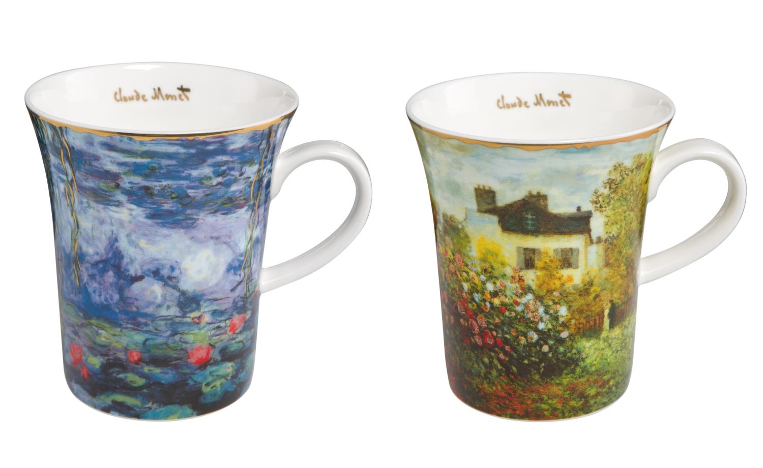 Zwei Kaffeetassen mit unterschiedlichen Motiven: eine mit Seerosen und eine mit einem Haus und Blume