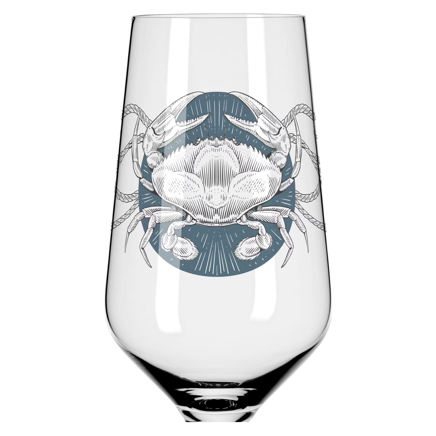 Ein transparentes Glas mit einer grafischen Darstellung eines Krabbenmotivs auf blauem Hintergrund.