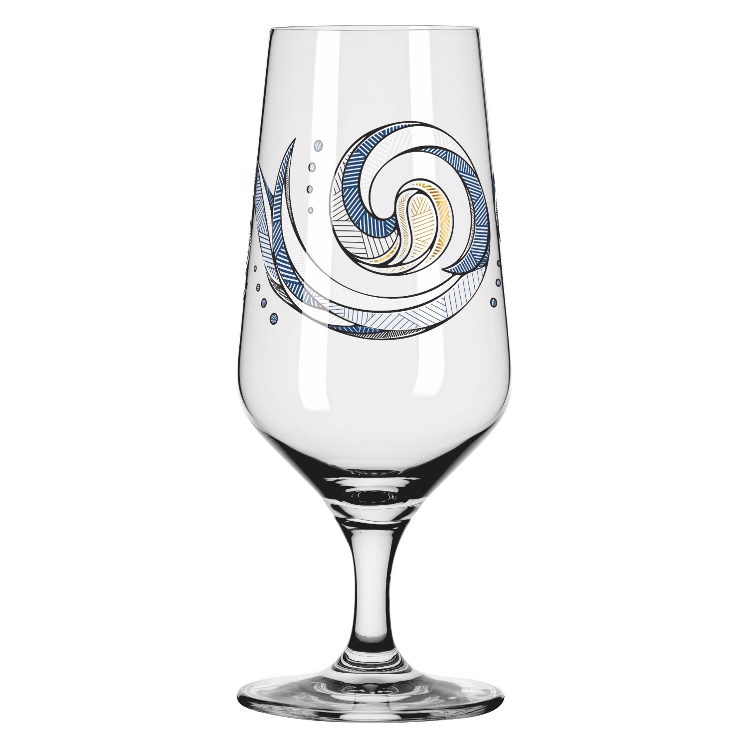 Ein transparentes Glas mit einem spiralförmigen, blauen und gelben Muster auf der Oberfläche.