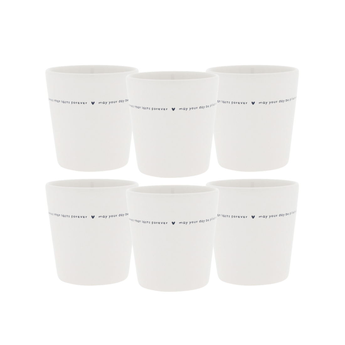 Sechs weiße Becher in zwei Reihen mit schmaler Schriftzeile und kleinen Herzen