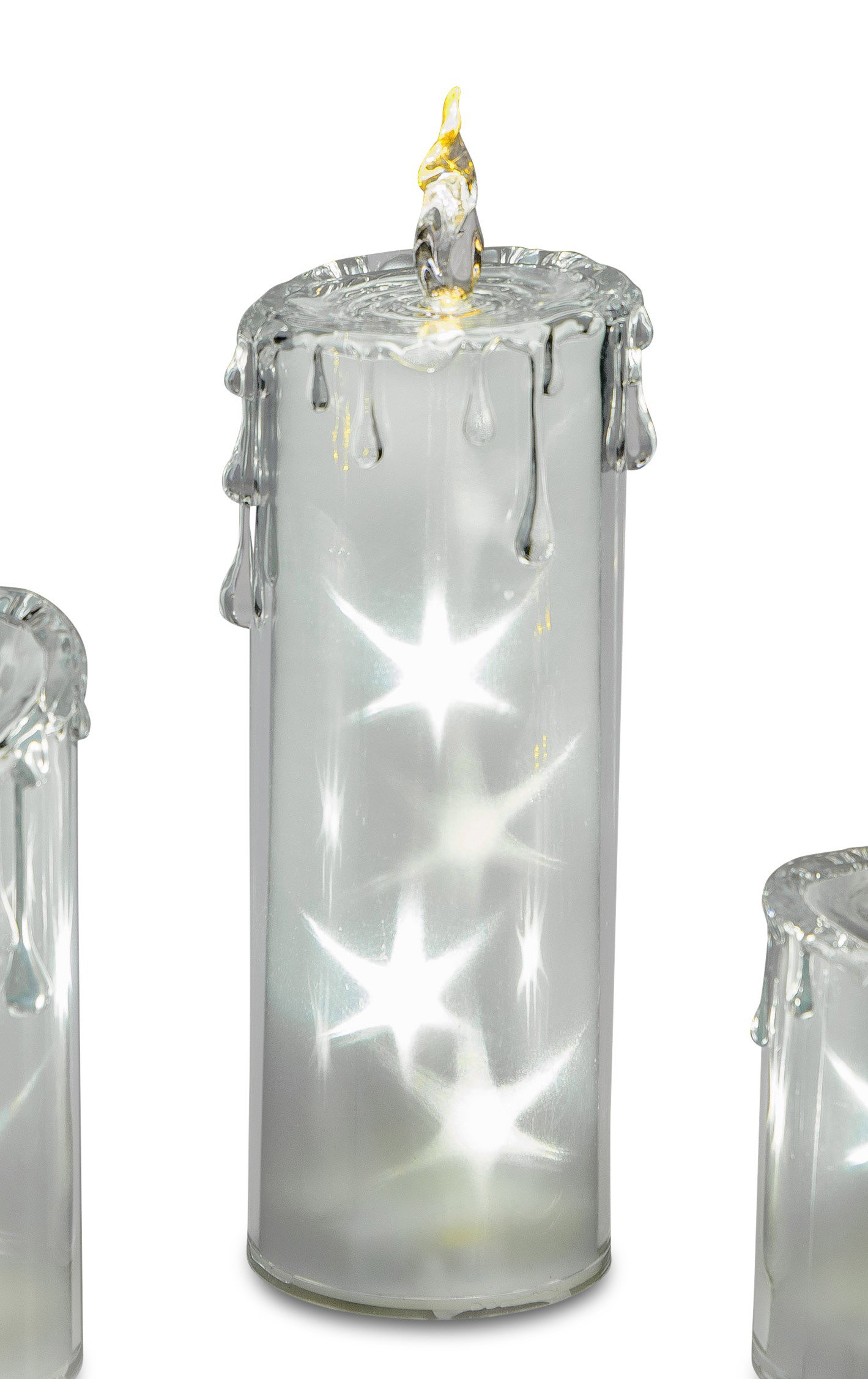Drei transparente LED-Kerzen mit flackerndem Licht und tropfendem Wachs, eine Kerze steht im Vorderg