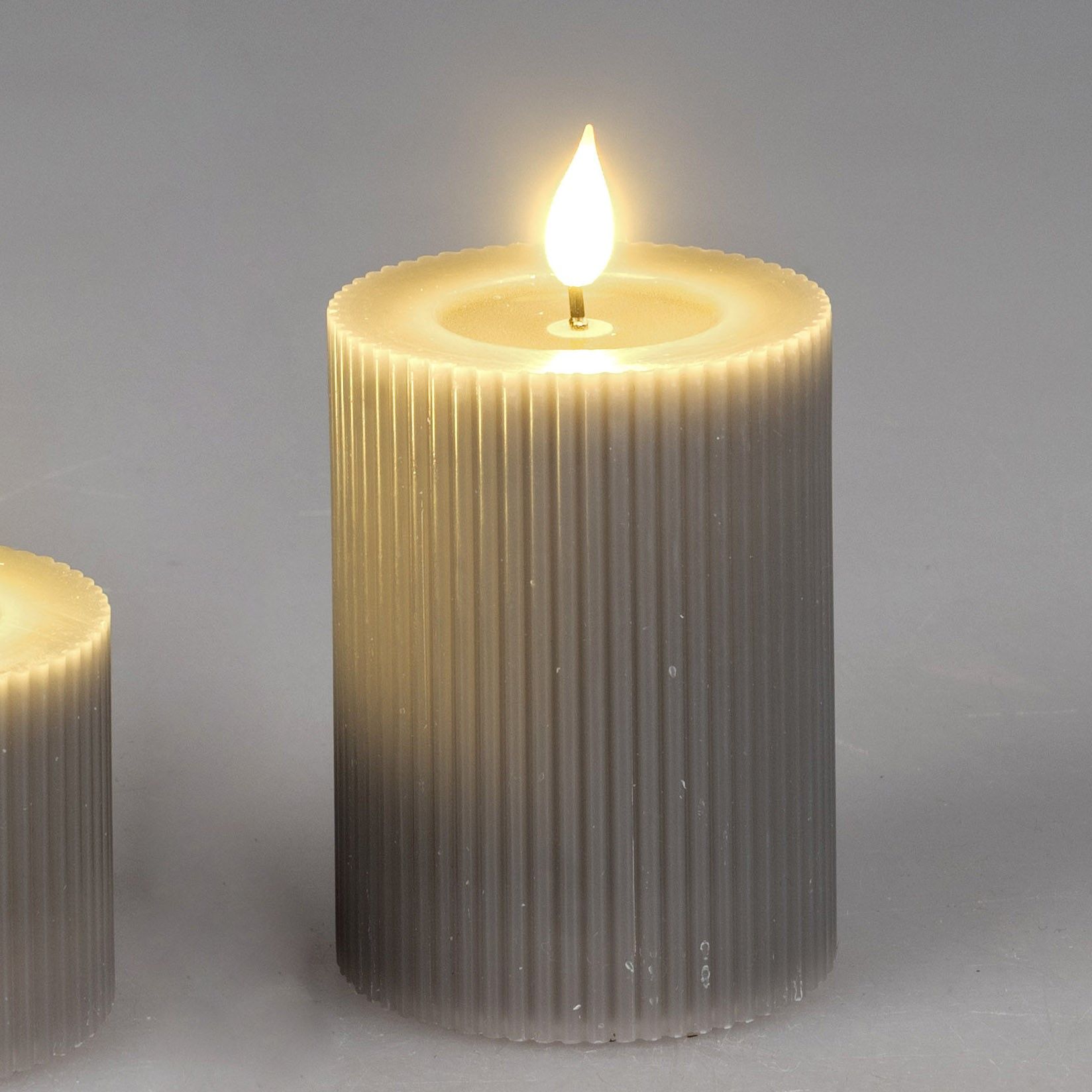 LED Kerze STREIFEN Höhe 10cm,Durchmesser 7cm grau mit Timer von FORMANO